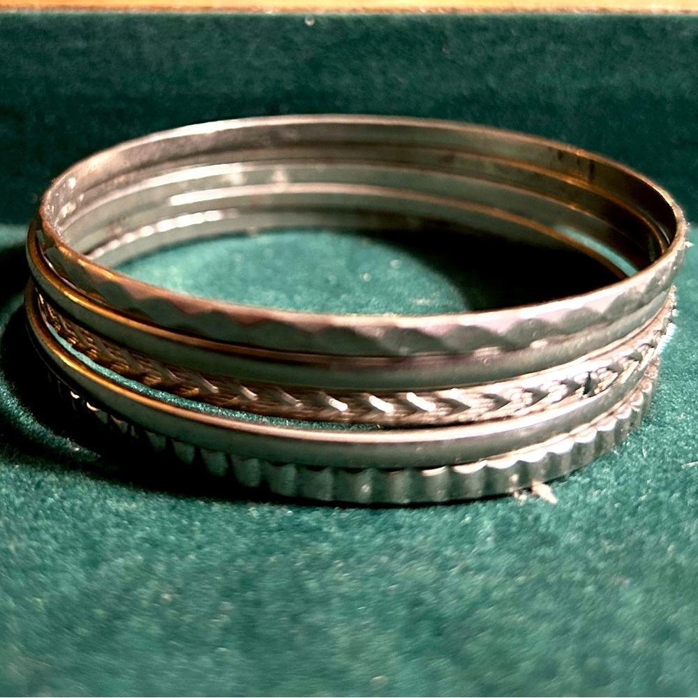 Set of 5 silver plated textured bangles 7cm diameter, GUC